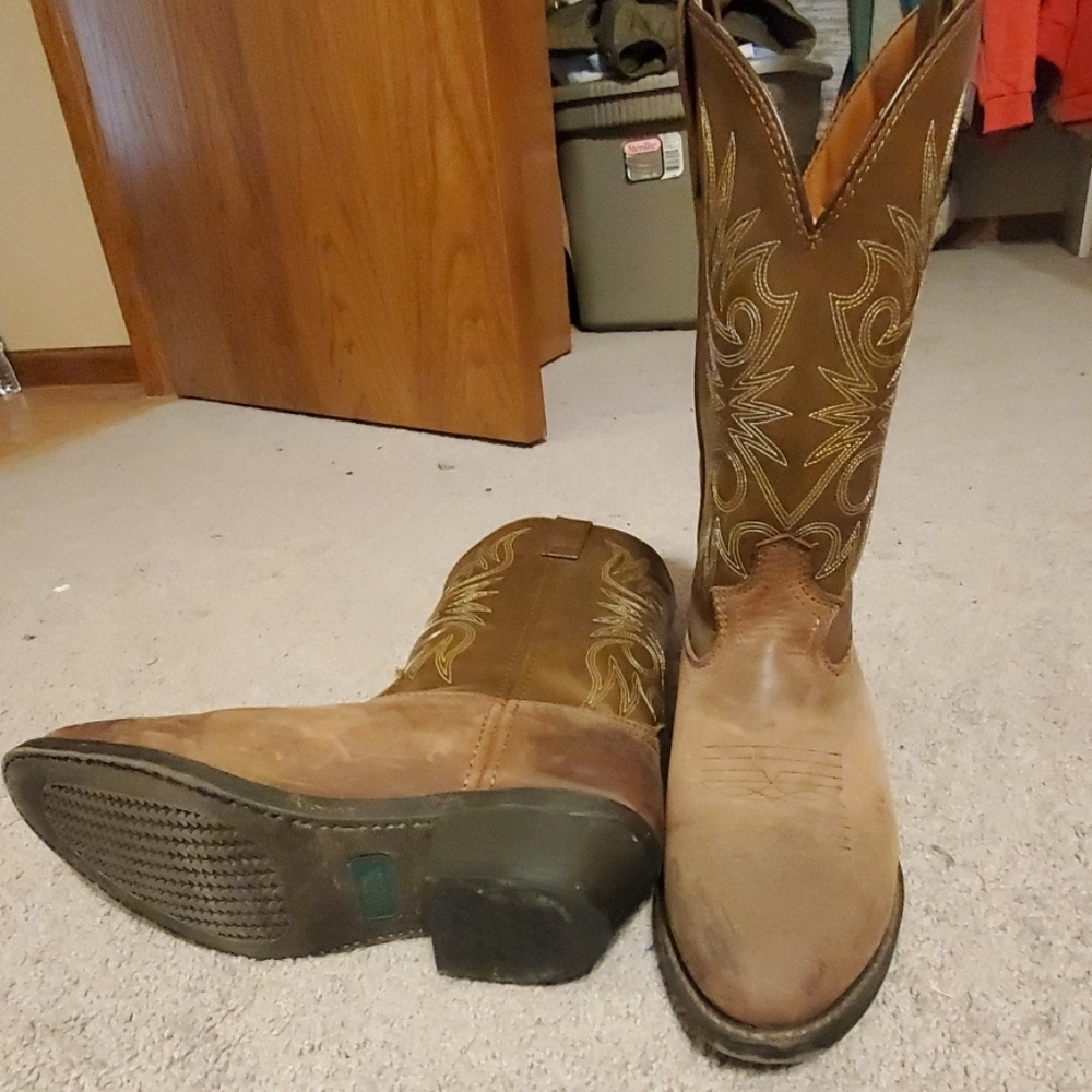 Mens boot size 9 Laredo cowboy boots